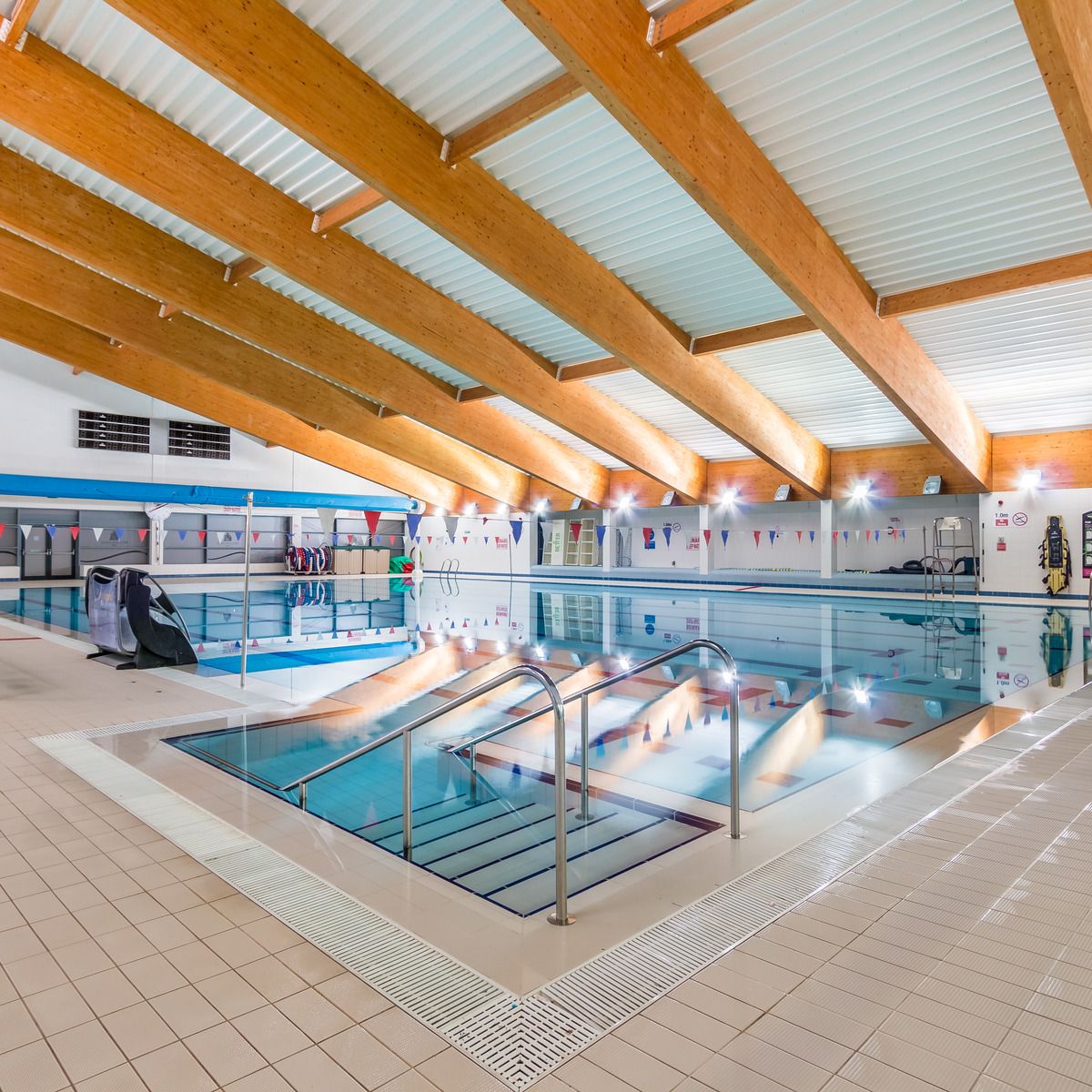 Botwell Green Sports and Leisure Centre - photo 2