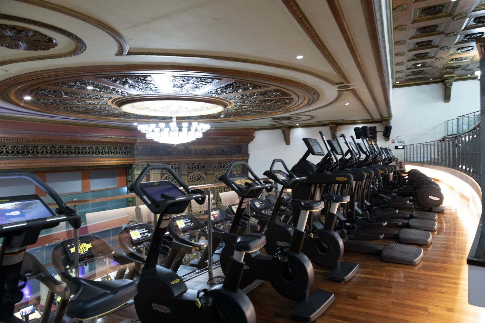 Gold's Gym - Harrow - photo 3
