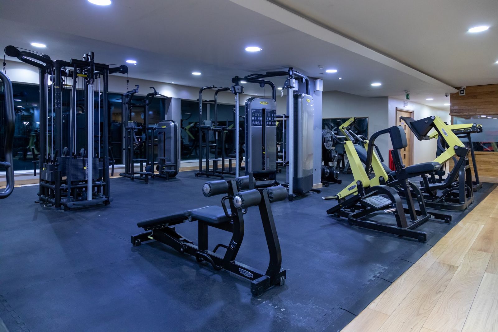 Gold's Gym - Hounslow - photo 2