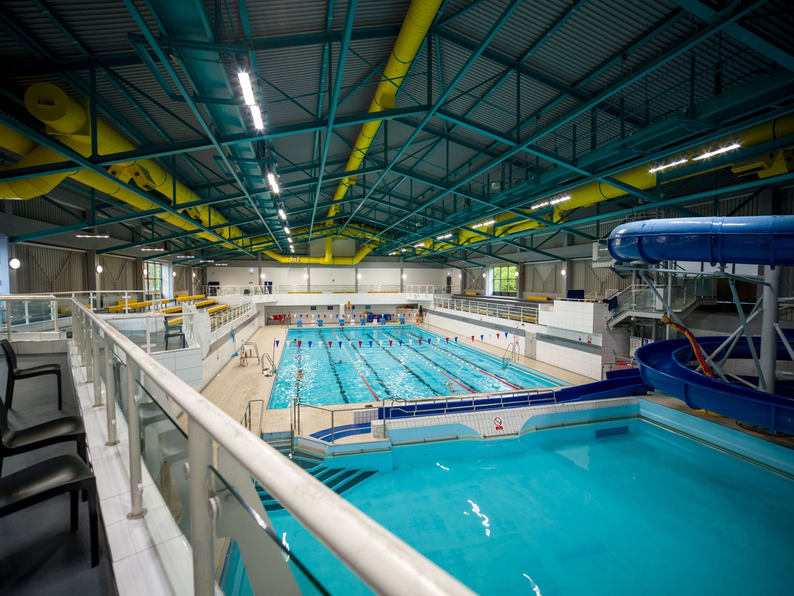 Hanworth Air Park Leisure Centre & Library - photo 1