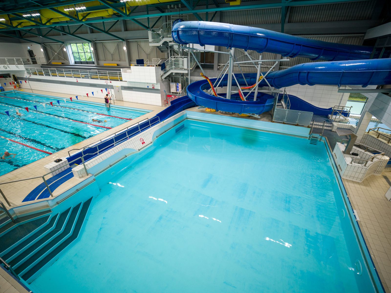Hanworth Air Park Leisure Centre & Library - photo 2
