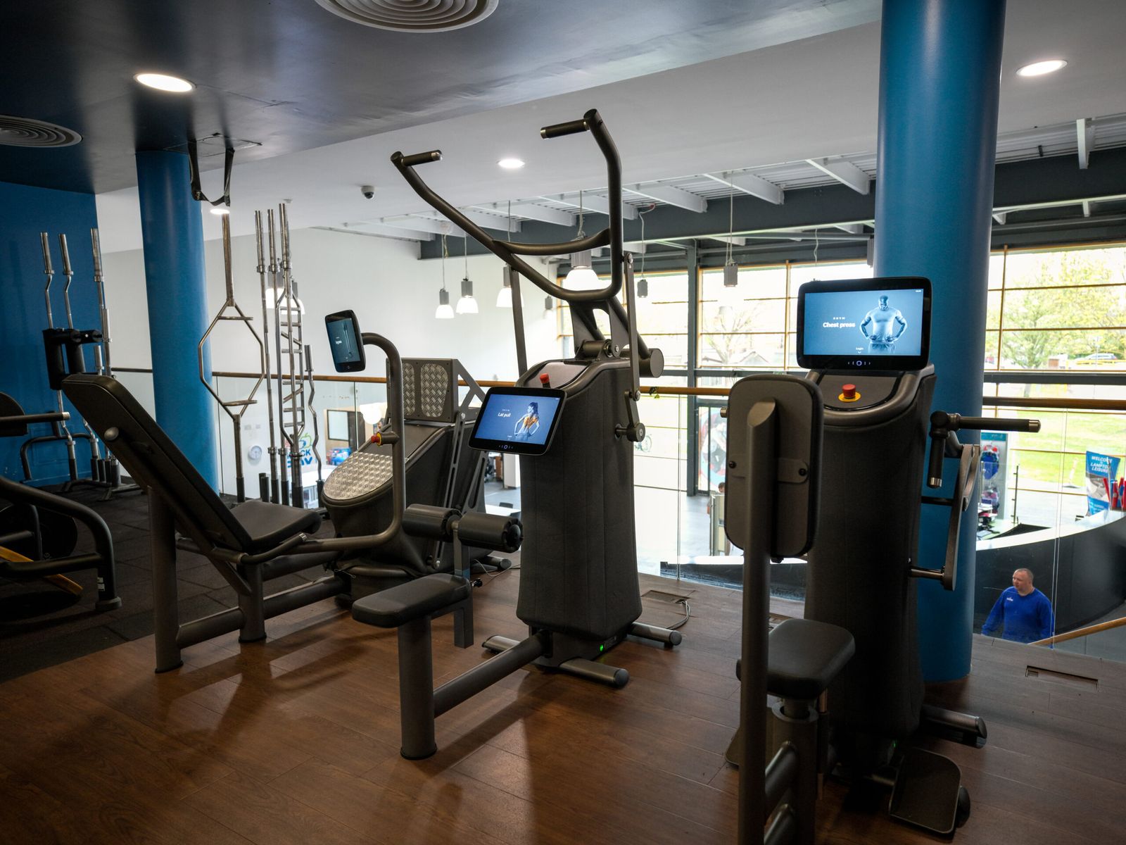 Hanworth Air Park Leisure Centre & Library - photo 3