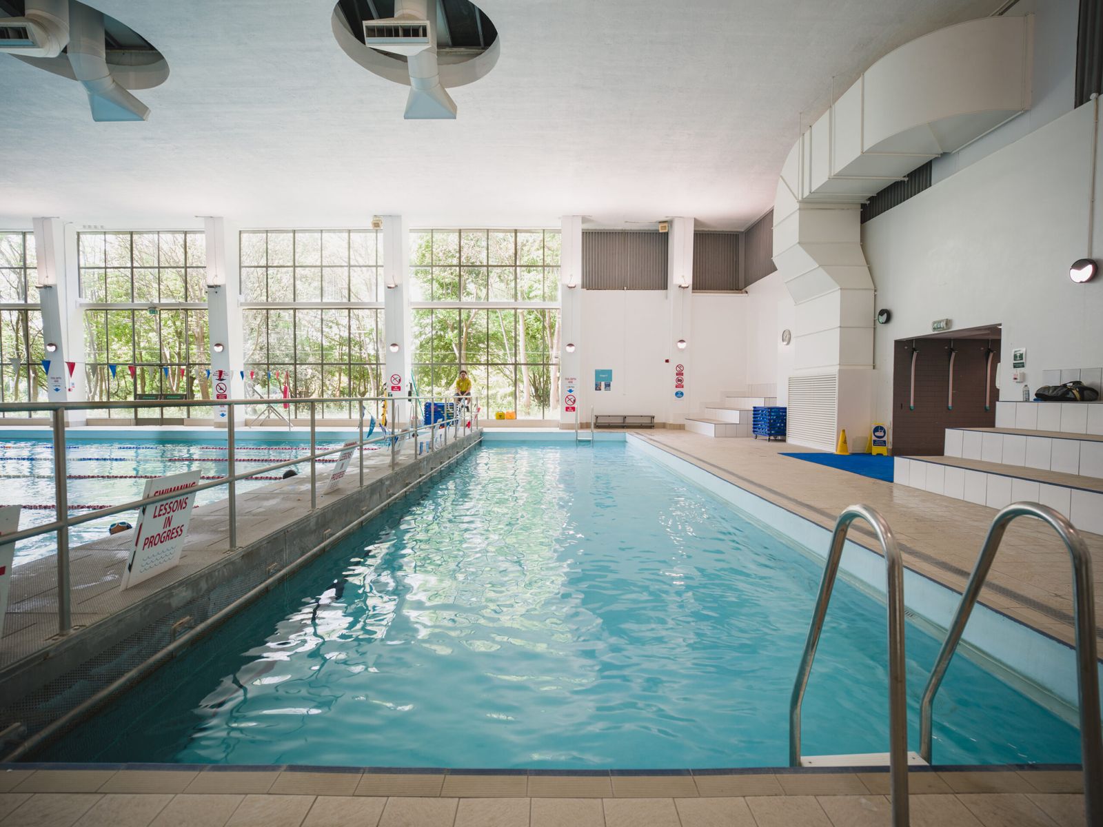 Isleworth Leisure Centre and Library - photo 2