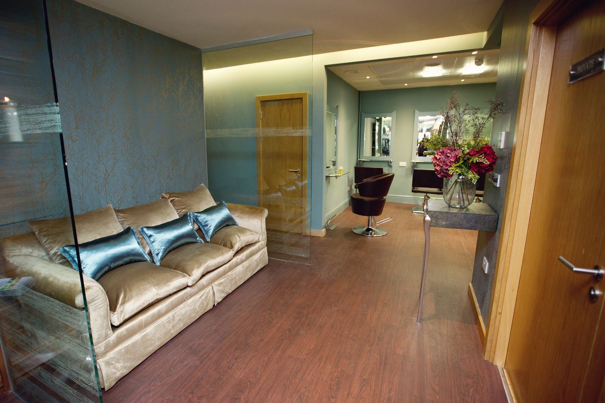 JAS Hair Aveda Hair & Beauty Spa - photo 2