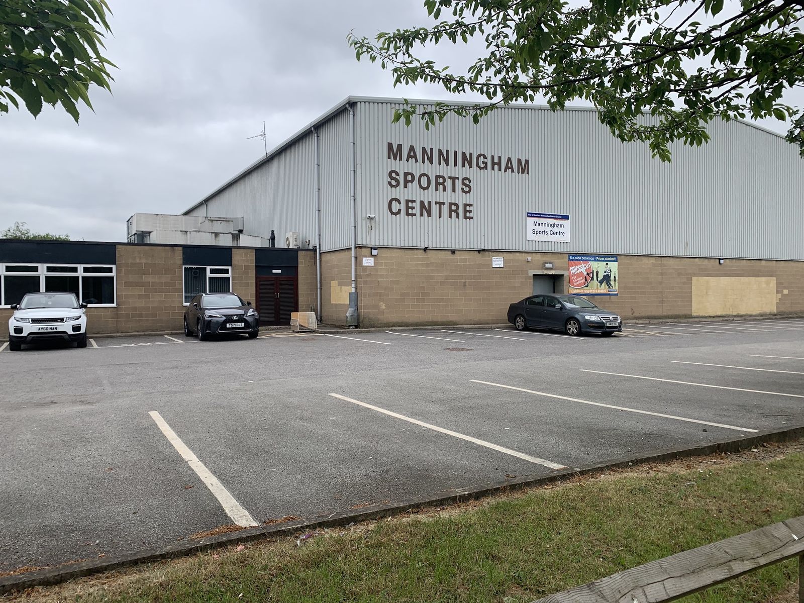 Manningham Sports Centre - photo 1