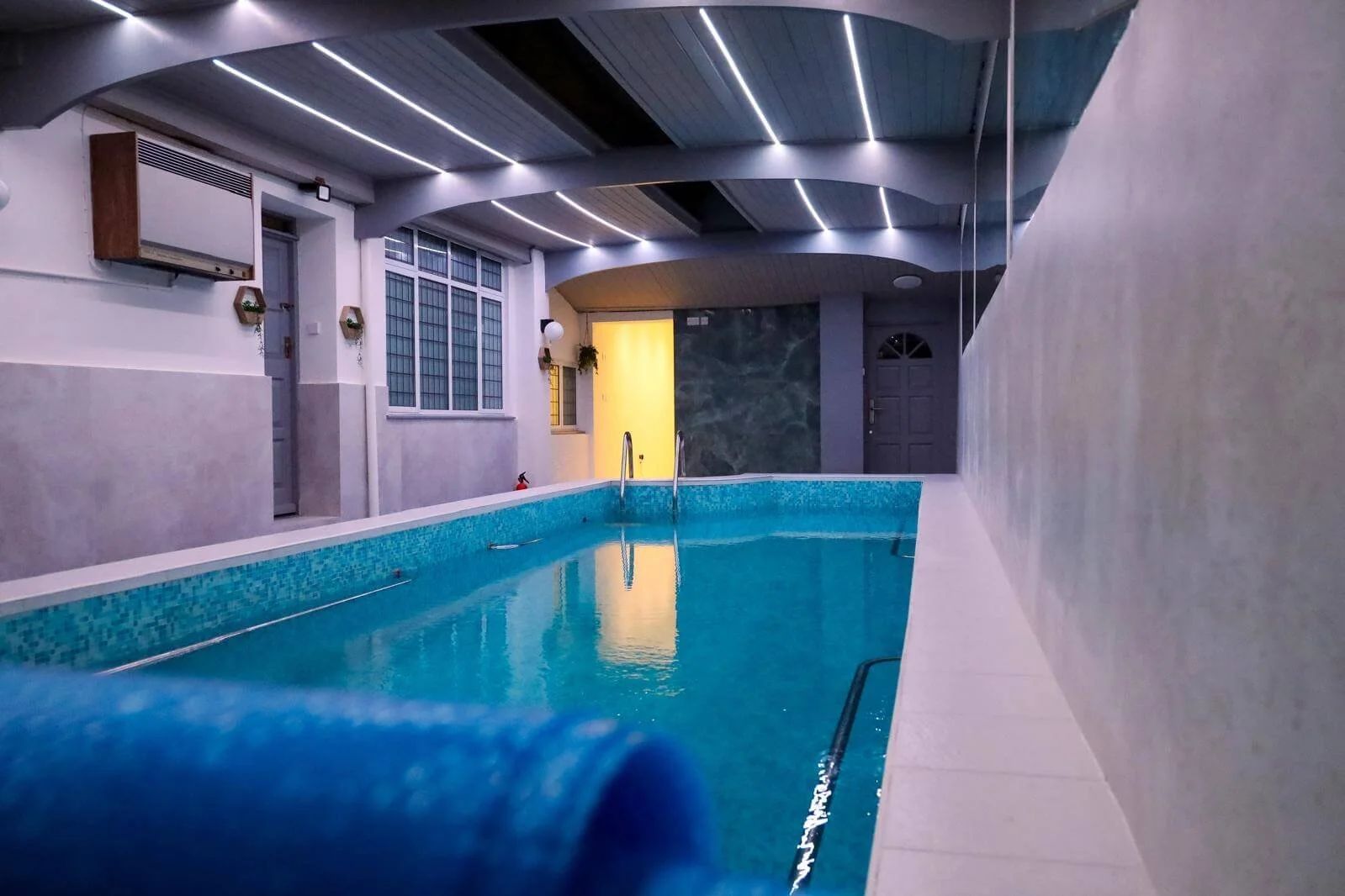 Private Swimming Pool For Hire - Swim at 208 — photo 2