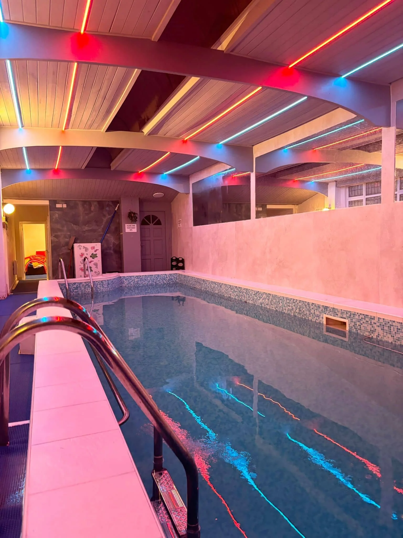 Private Swimming Pool For Hire - Swim at 208 — photo 3