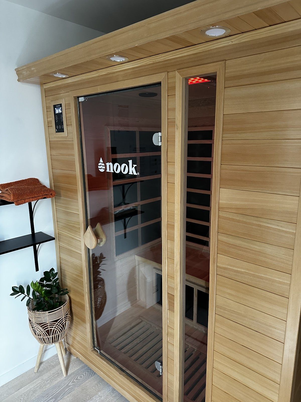 The Red Sauna Deal - photo 1